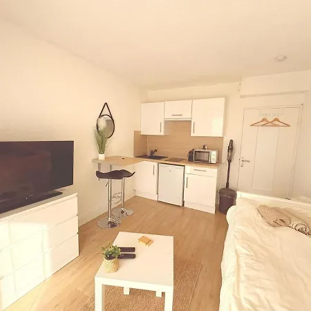 Avec Balcon, Centre-ville, Clim, Wifi & דירה