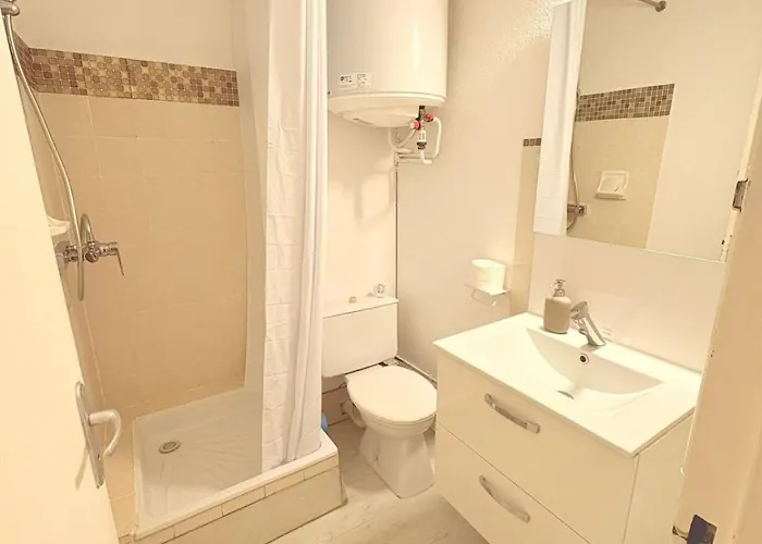 דירה Avec Balcon, Centre-ville, Clim, Wifi & *